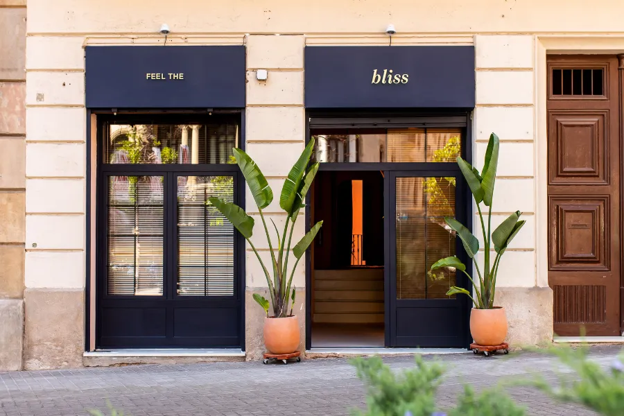 Masaje erótico en Barcelona | Masajistas tántricas | Bliss Barcelona | Home | Por qué Bliss | Fachada Bliss